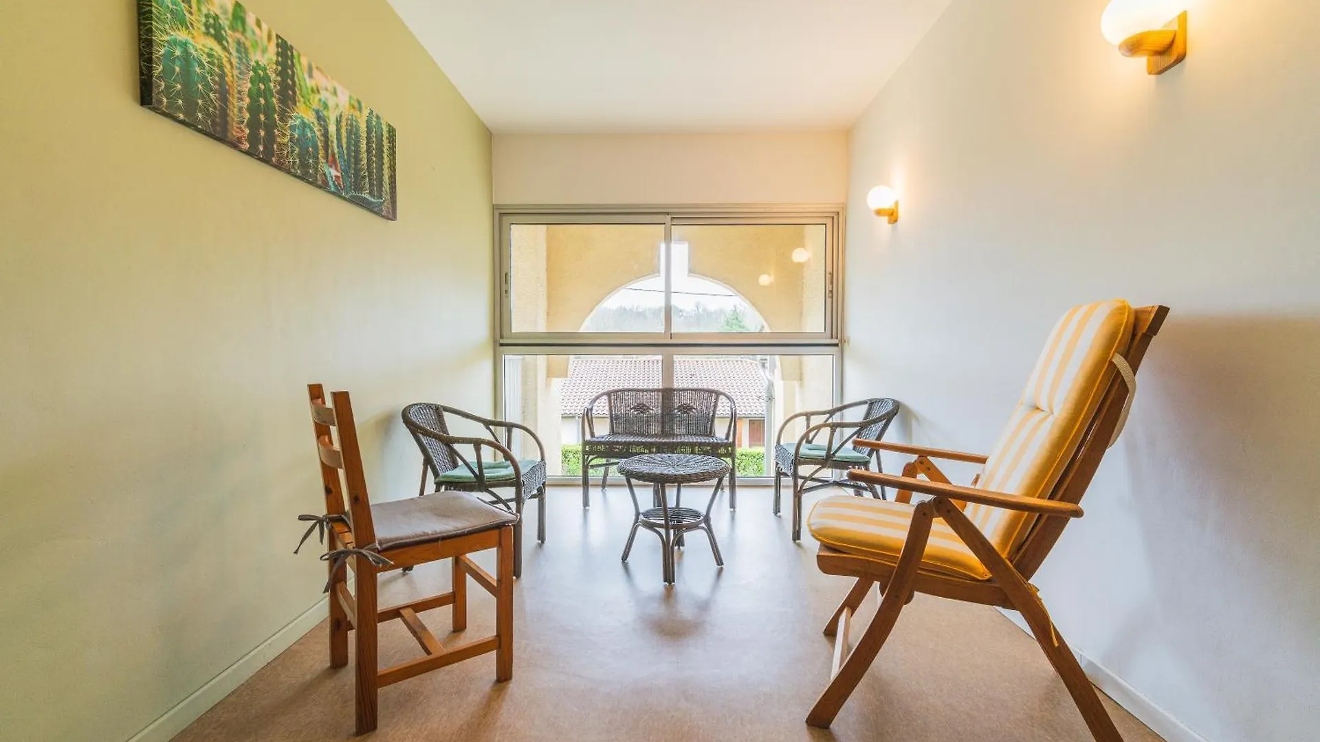 Les Mimosas - App 01 - Appartement Cosy Rdc Cazaubon 0*,  فرنسا